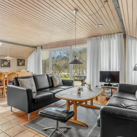 Julianehab Romo Vi Nyaraló